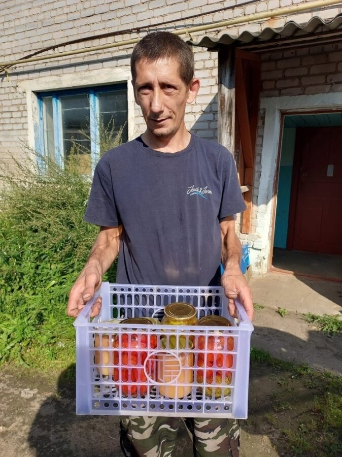 Андреапольцам передали свежие фрукты и овощи