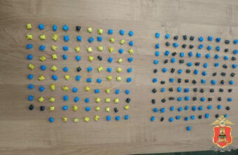 У двух молодых парней в Твери нашли 400 свертков с героином У двух молодых парней в Твери нашли 400 свертков с героином