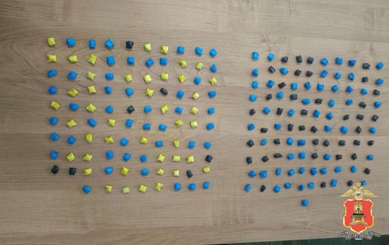 У двух молодых парней в Твери нашли 400 свертков с героином