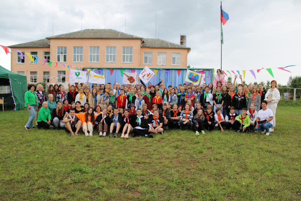 Под Вышним Волочком открыли патриотический лагерь