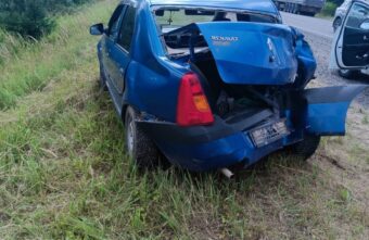 На дороге в Тверской области грузовик влетел в легковушку На дороге в Тверской области грузовик влетел в легковушку