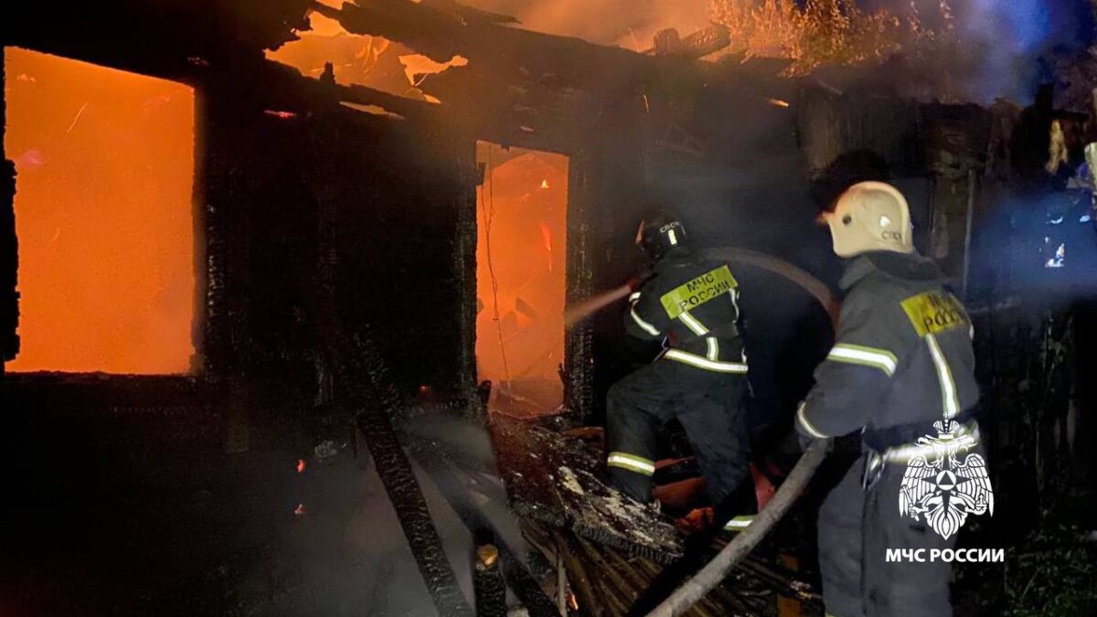 Ночью в Твери сгорела заброшка