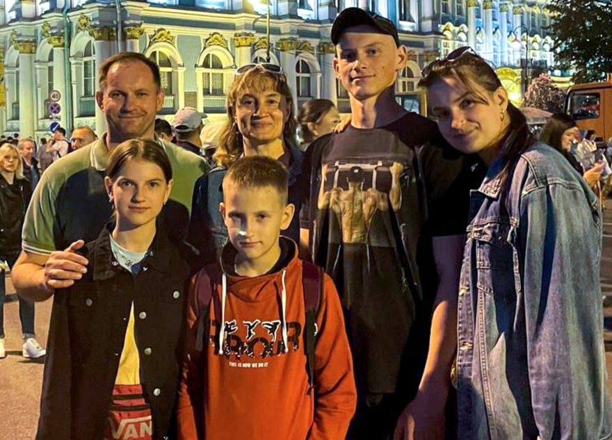 Многодетные родители из Тверской области удостоены медали ордена «Родительская слава» Многодетные родители из Тверской области удостоены медали ордена «Родительская слава»