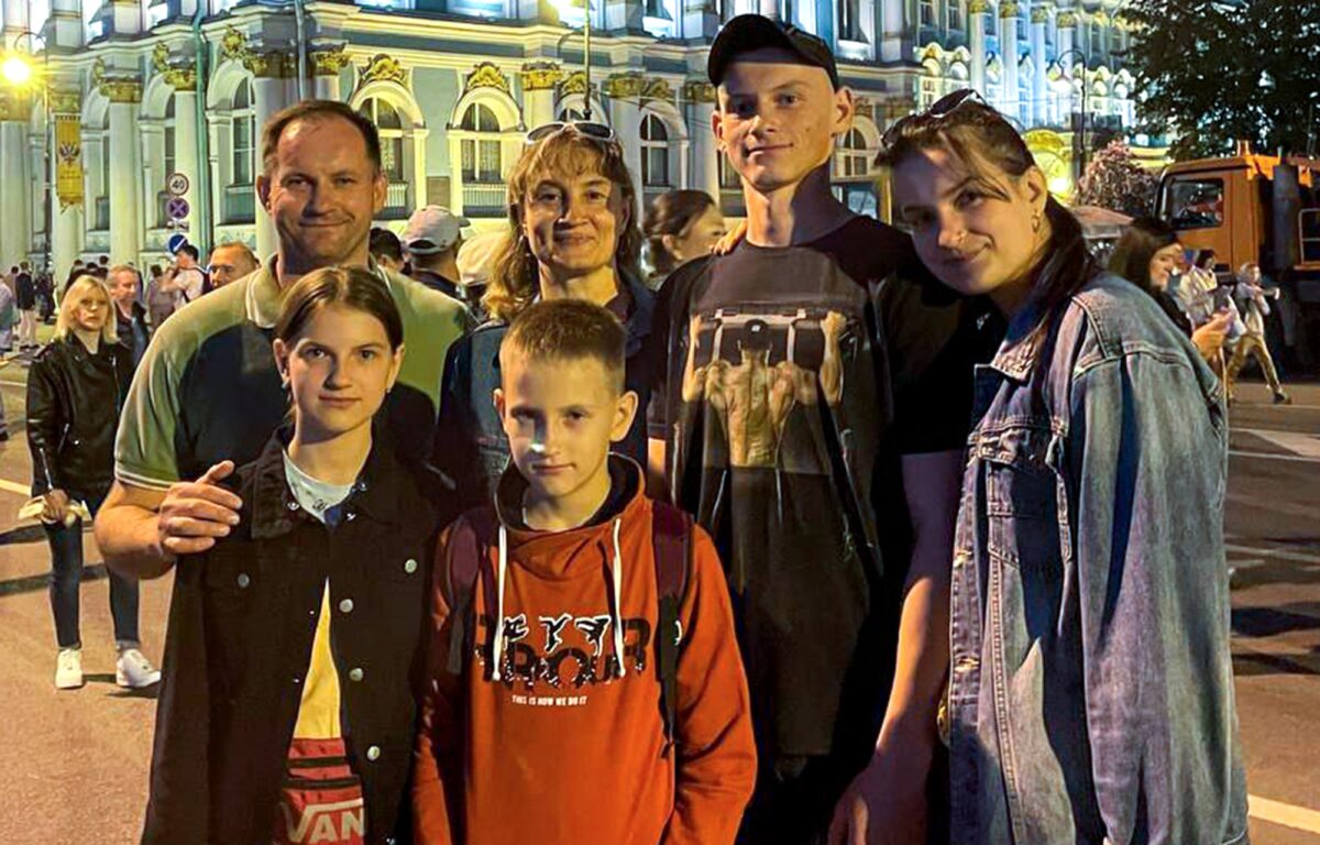 Многодетные родители из Тверской области удостоены медали ордена «Родительская слава»