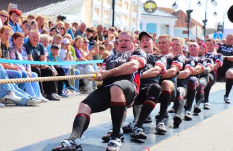 Всероссийские соревнования по перетягиванию каната собрали в Тверской области около 100 спортсменов страны