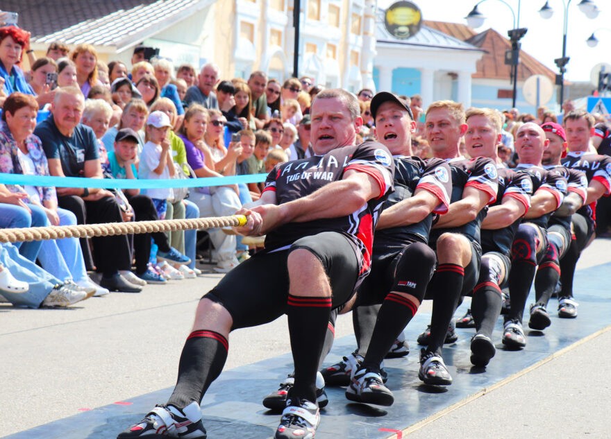 Всероссийские соревнования по перетягиванию каната собрали в Тверской области около 100 спортсменов страны