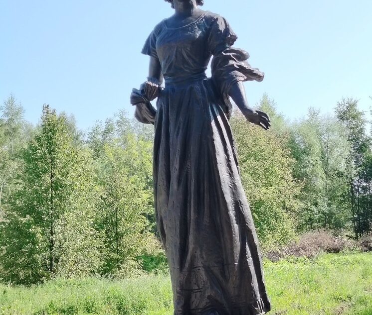 В Тверской области установили памятник основательнице поселка Оленино