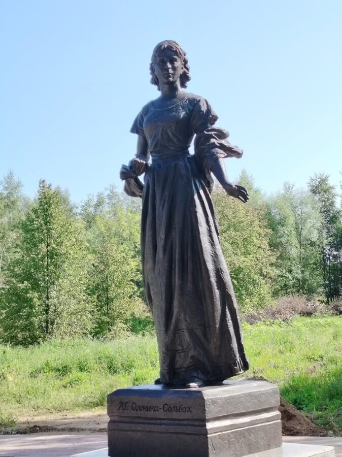 В Тверской области установили памятник основательнице поселка Оленино