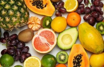 Врач рассказала, какие фрукты убивают организм после 50 лет