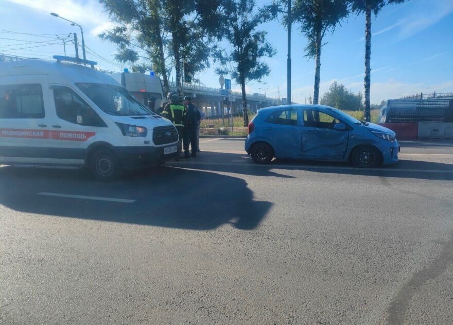 В Твери "Киа" влетела в "Фольксваген", есть пострадавшие