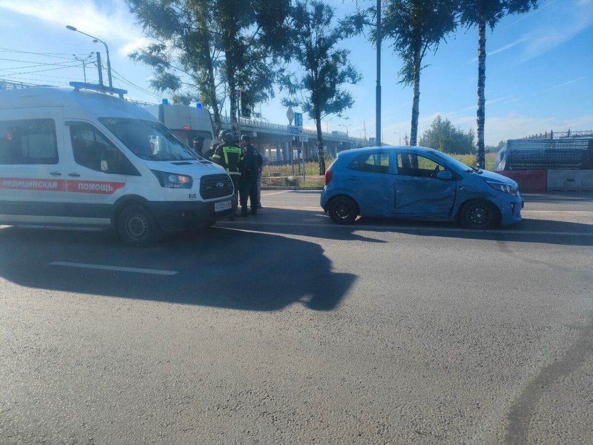 В Твери "Киа" влетела в "Фольксваген", есть пострадавшие