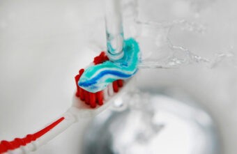 Стоматолог рассказала, использование какой зубной пасты опасно для здоровья Стоматолог рассказала, использование какой зубной пасты опасно для здоровья