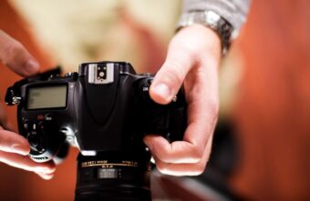 В Твери лжефотограф украл у девушки крупную сумму за бесплатную фотосессию