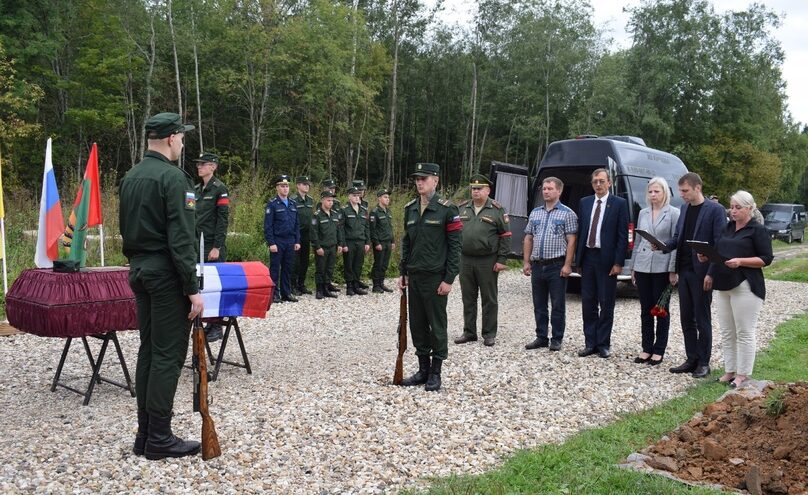 В Тверской области простились с участником СВО Иваном Смирновым