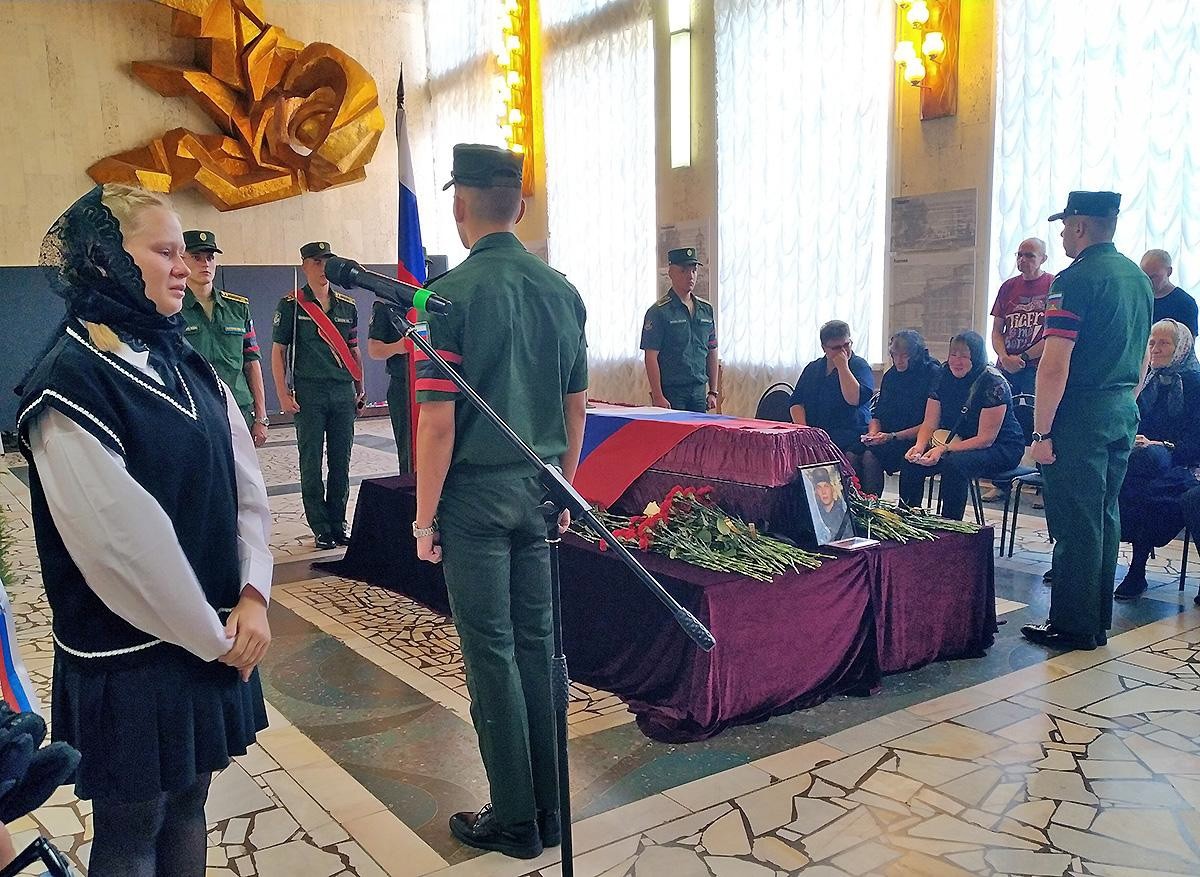 В Тверской области простились с бойцом Максимом Колесниковым