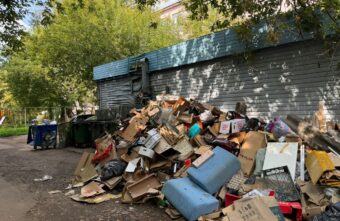 Центр Твери кишит тараканами и крысами из-за образовавшейся огромной свалки Центр Твери кишит тараканами и крысами из-за образовавшейся огромной свалки