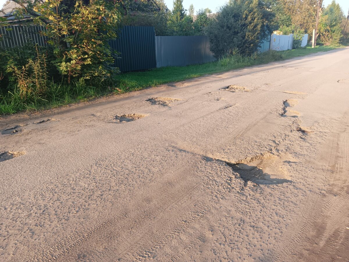 В Тверской области школьный автобус будет ездить за детьми по ужасной дороге