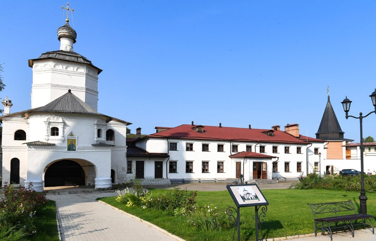 Игорь Руденя и Виктор Христенко поздравили старицких первоклассников с предстоящим началом учебного года