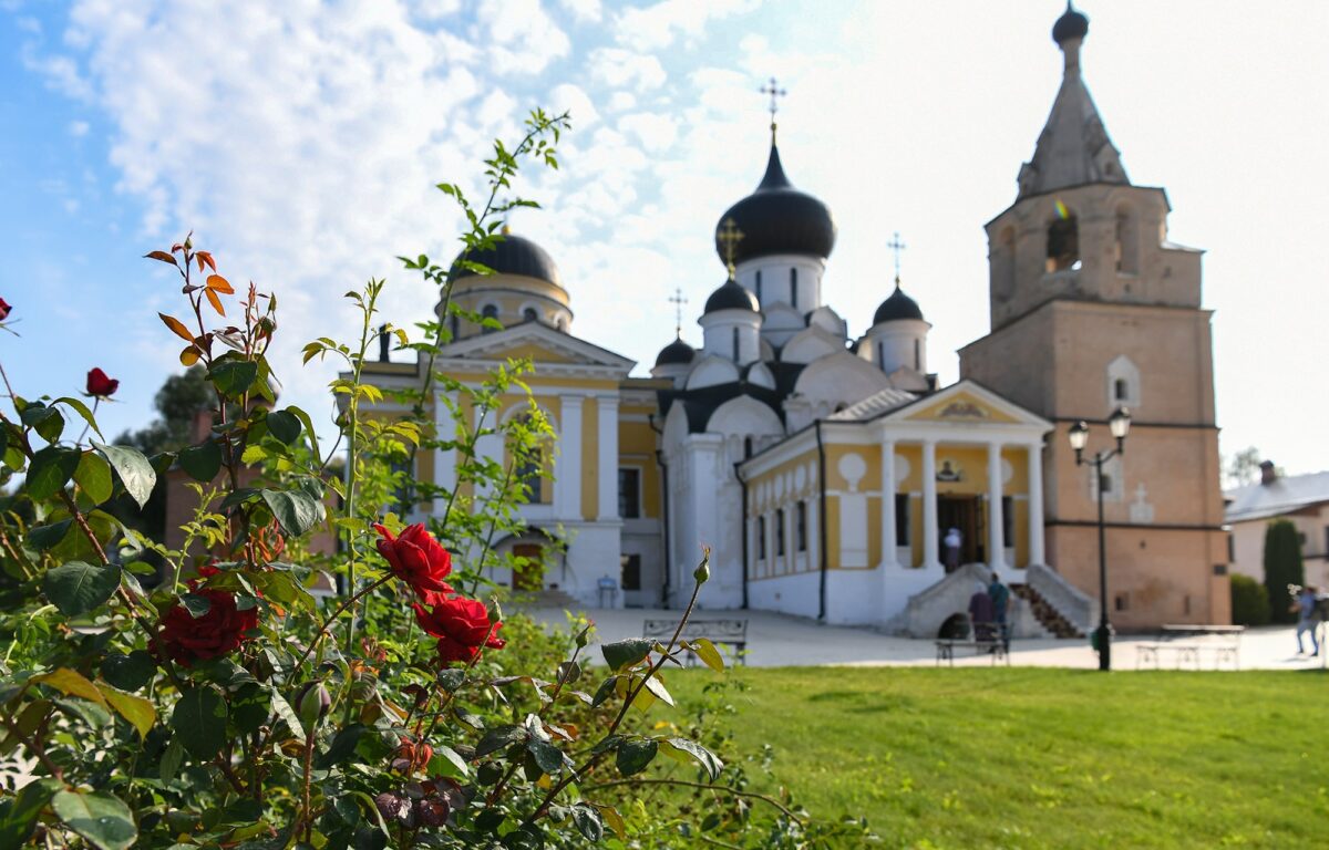 Игорь Руденя и Виктор Христенко поздравили старицких первоклассников с предстоящим началом учебного года