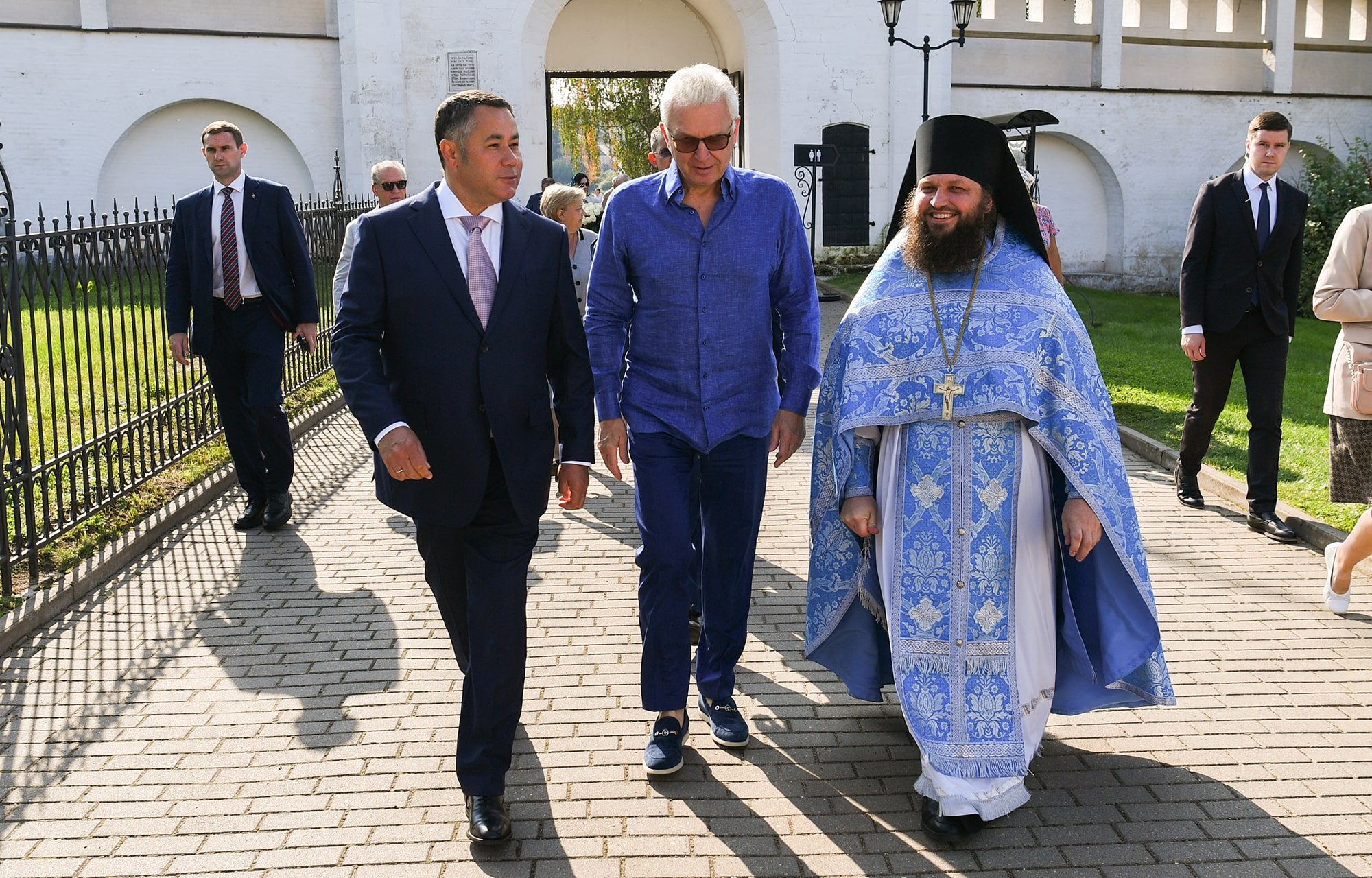 Игорь Руденя и Виктор Христенко поздравили старицких первоклассников с предстоящим началом учебного года