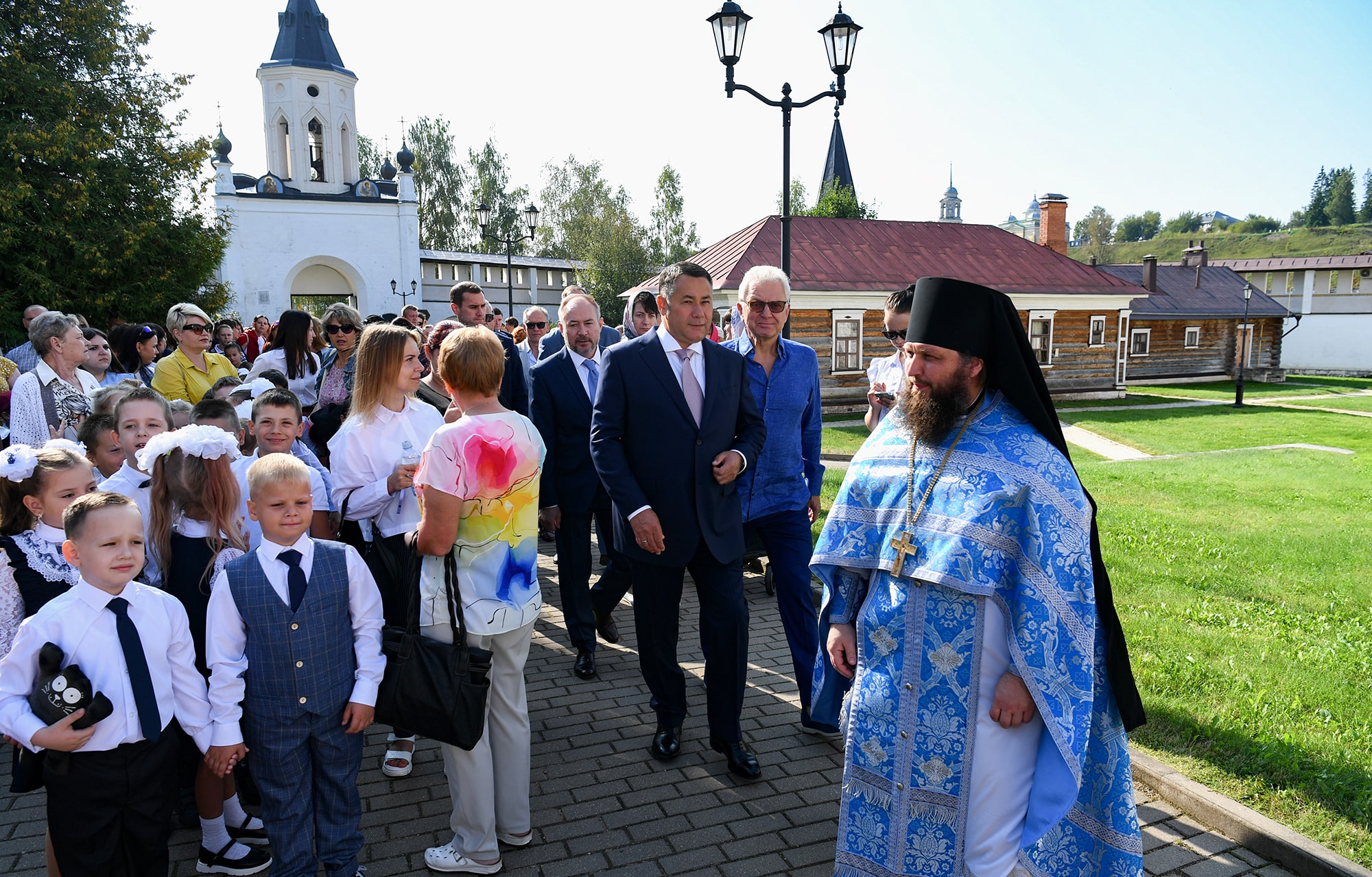 Игорь Руденя и Виктор Христенко поздравили старицких первоклассников с предстоящим началом учебного года