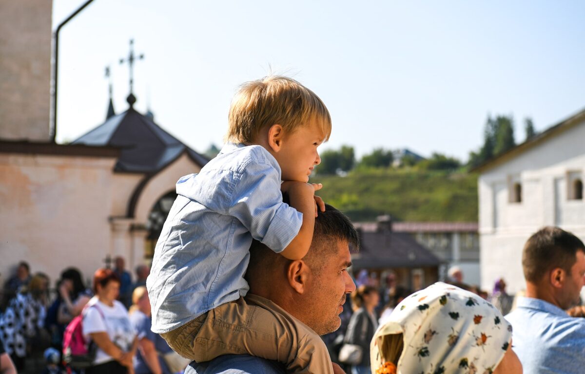 Игорь Руденя и Виктор Христенко поздравили старицких первоклассников с предстоящим началом учебного года