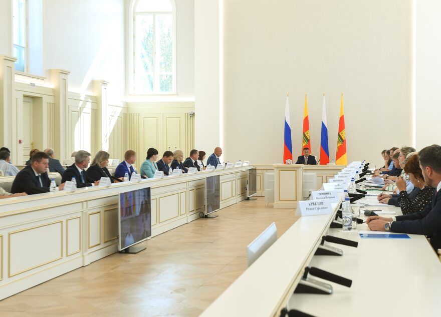 Безопасность школ и детских садов: Игорь Руденя провел селекторное совещание с главами муниципалитетов