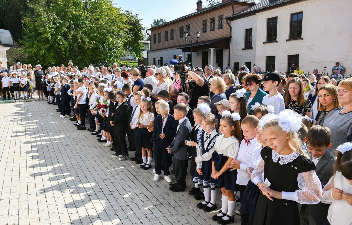 Игорь Руденя и Виктор Христенко поздравили старицких первоклассников с предстоящим началом учебного года