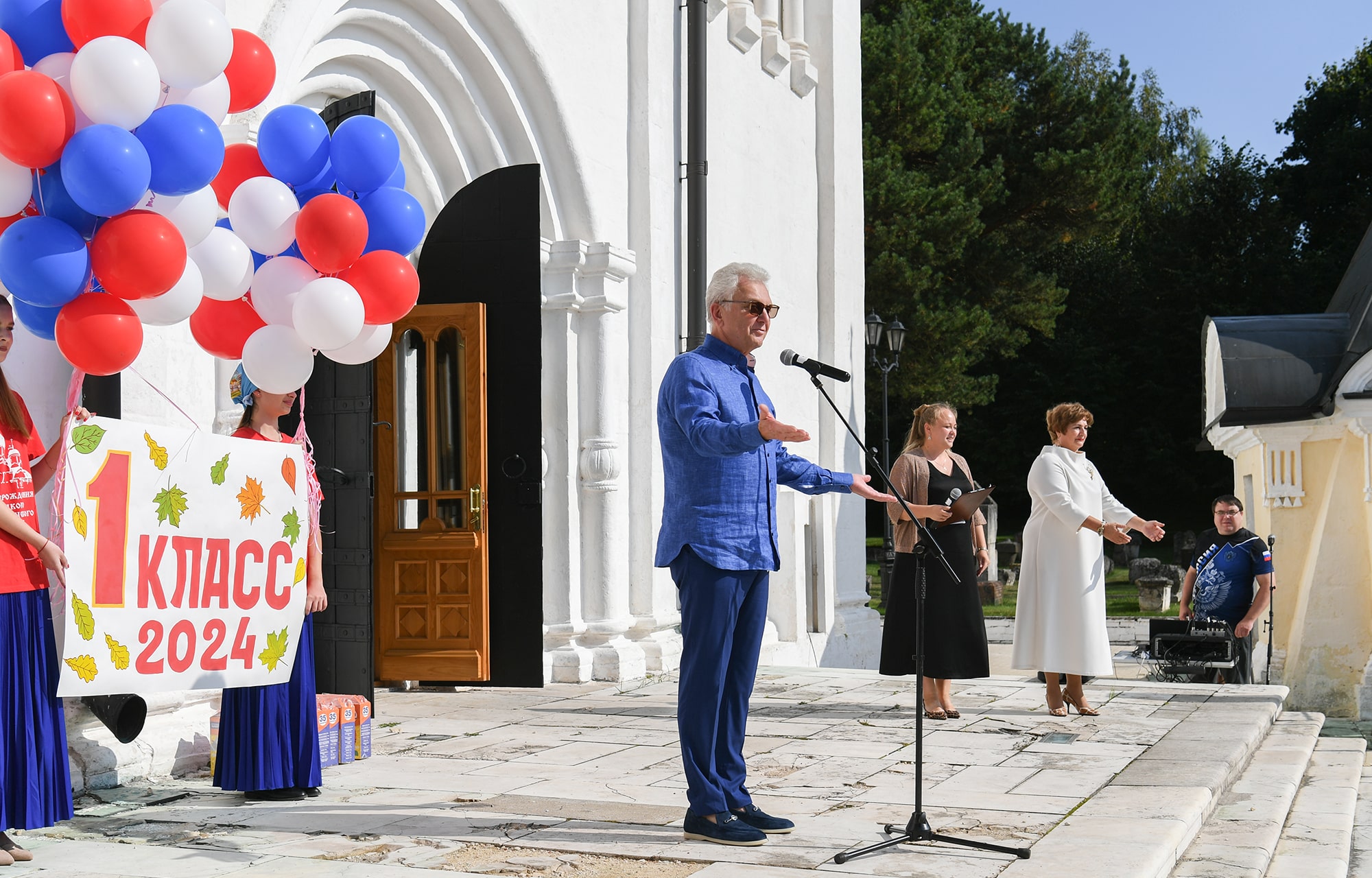 Игорь Руденя и Виктор Христенко поздравили старицких первоклассников с предстоящим началом учебного года