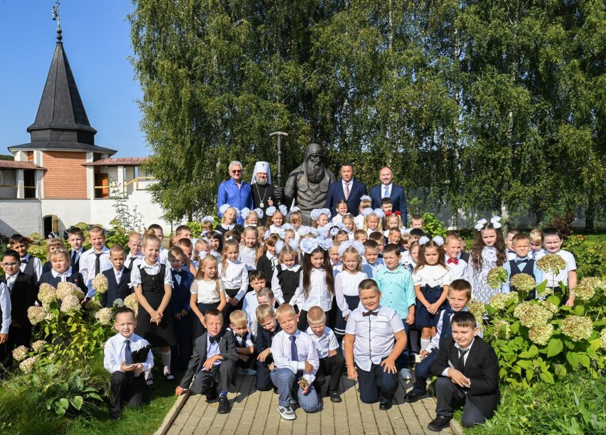 Игорь Руденя и Виктор Христенко поздравили старицких первоклассников с предстоящим началом учебного года