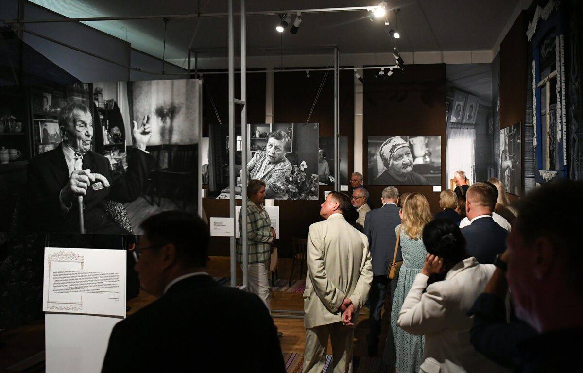 Игорь Руденя принял участие в открытии фотовыставки работ Виктора Христенко «Я так вижу»