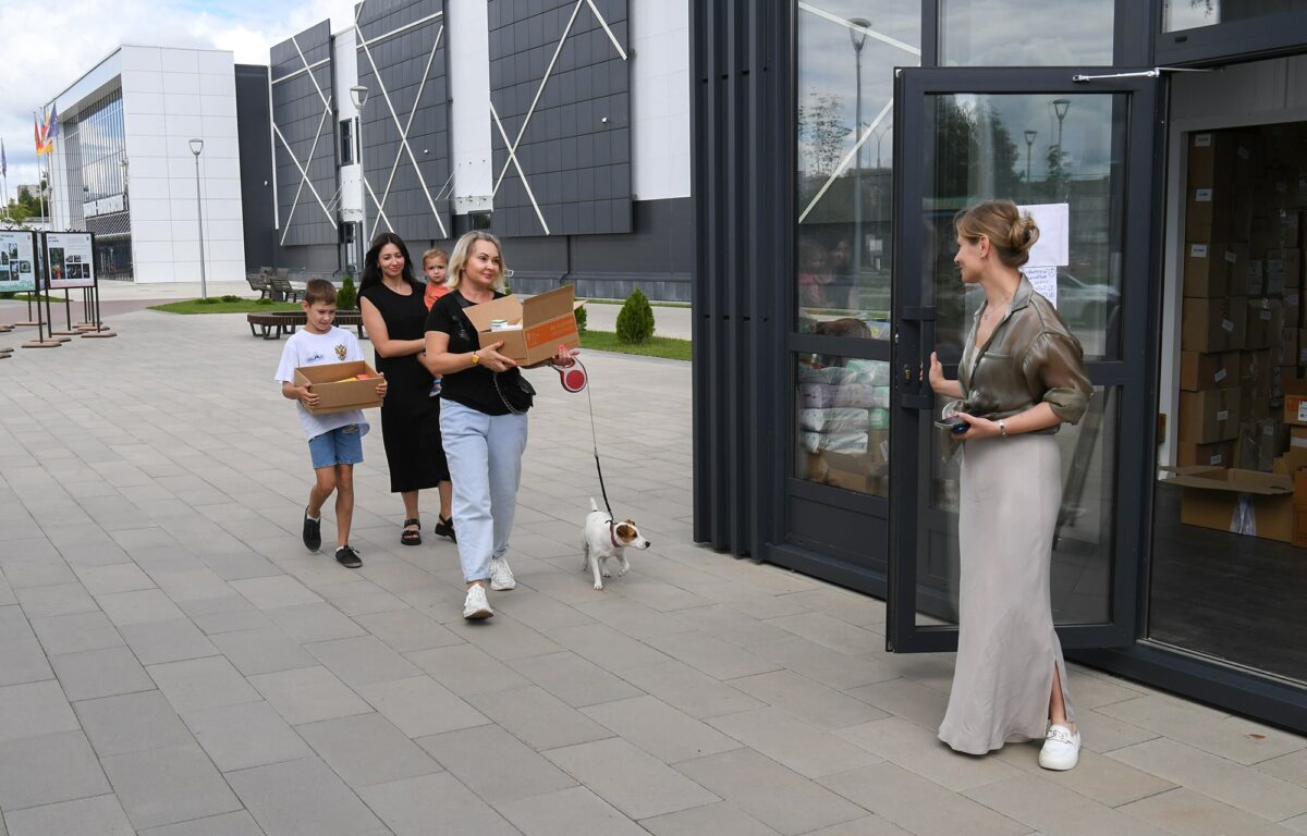 Жители и предприятия Тверской области активно участвуют в сборе продуктов и вещей для отправки гуманитарного груза в Курскую область