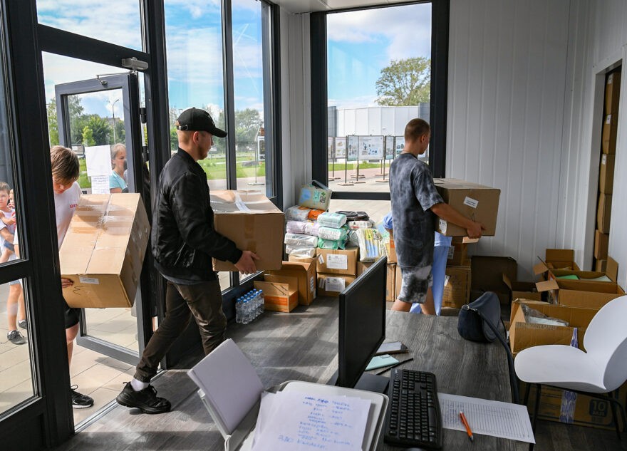 «Тверская область – Курску»: жители Верхневолжья собрали около 3 тонн вещей для отправки гуманитарного груза в Курскую область