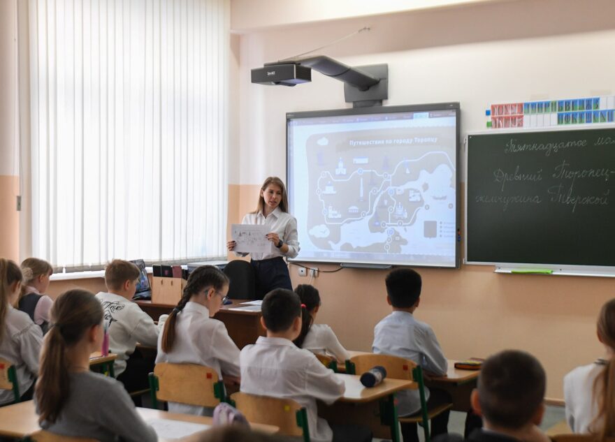 Работники образования Тверской области вновь получат единовременную выплату к новому учебному году