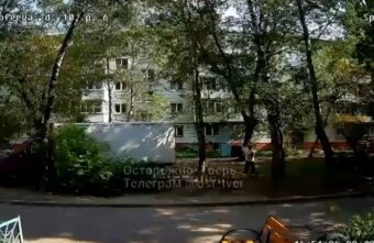 В Твери неизвестный украл развешенное на улице белье В Твери неизвестный украл развешенное на улице белье