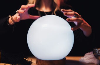 Тверитянка отдала 177 тысяч рублей лжеастрологу за "восстановление энергетики" Тверитянка отдала 177 тысяч рублей лжеастрологу за "восстановление энергетики"