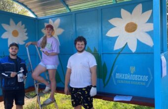 Жители Тверской области продолжают самостоятельно преобразовывать автобусные остановки Жители Тверской области продолжают самостоятельно преобразовывать автобусные остановки