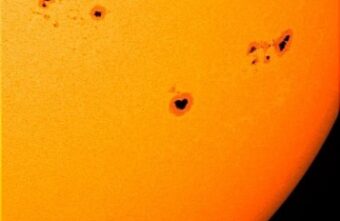 На Солнце было замечено удивительное пятно в форме сердца