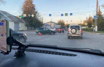 На мосту в Твери из-за аварии образовалась большая пробка