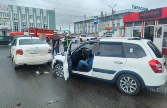 В Твери пьяный водитель на "Гранте" устроил массовое ДТП