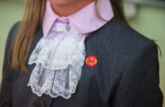 В Тверской области продолжается выдача бесплатной школьной формы для детей из многодетных семей