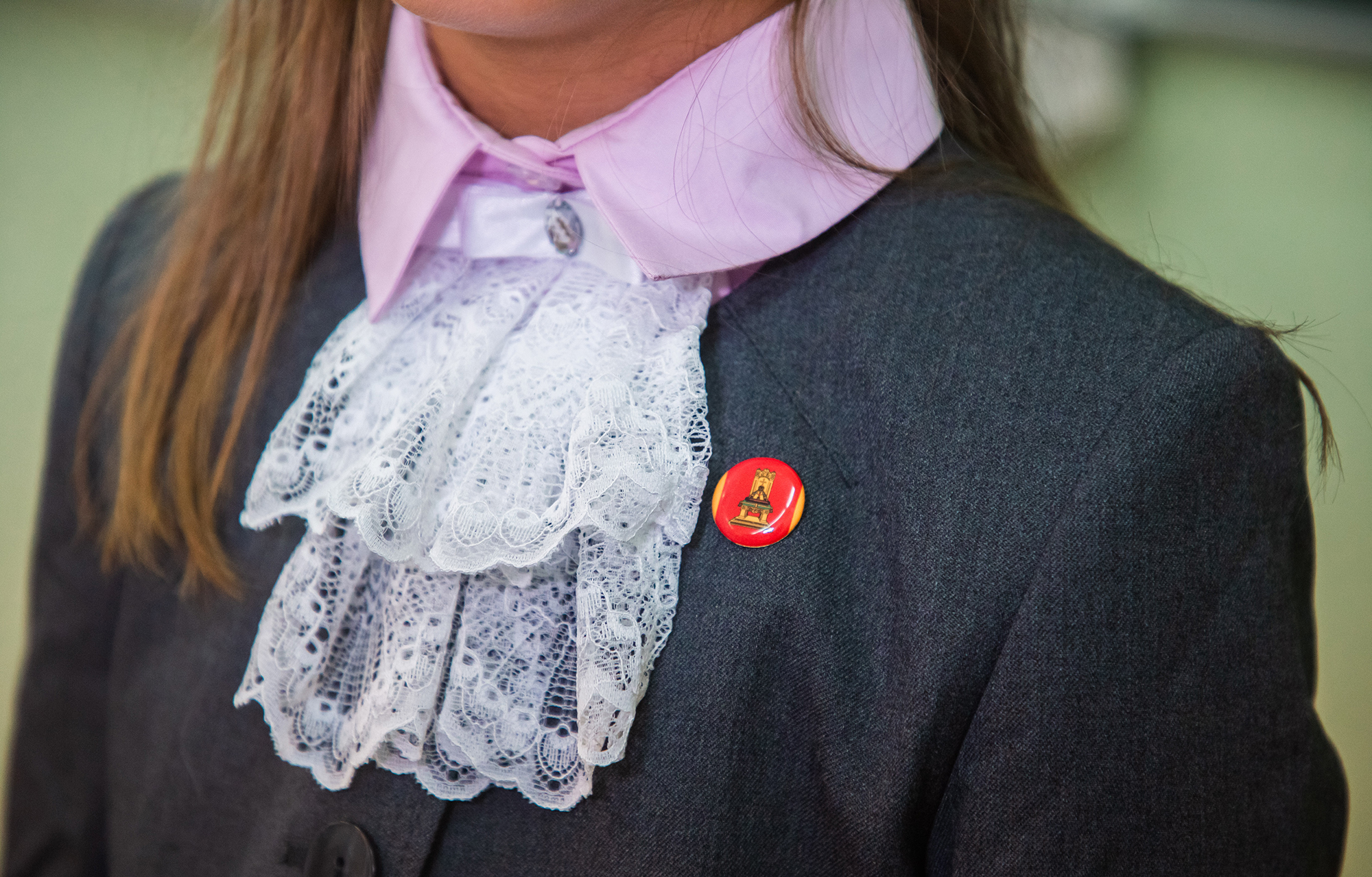 В Тверской области продолжается выдача бесплатной школьной формы для детей из многодетных семей