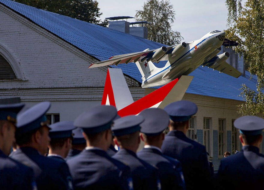 Военнослужащие 12 гвардейской военно-транспортной авиационной Минской дивизии удостоены наград губернатора Тверской области