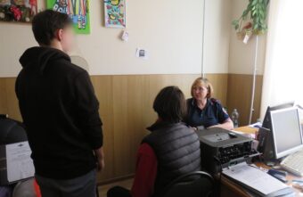 В Твери поймали 6 нарушителей, которые переходили пути в неустановленном месте