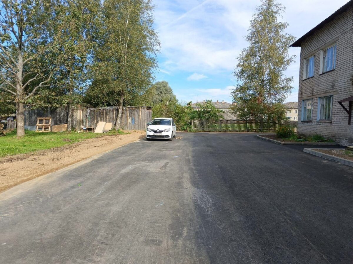 В Торопце продолжают ремонтировать дворы