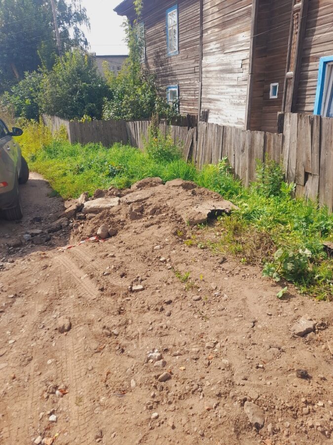 В Тверской области по всему городу разворочен асфальт