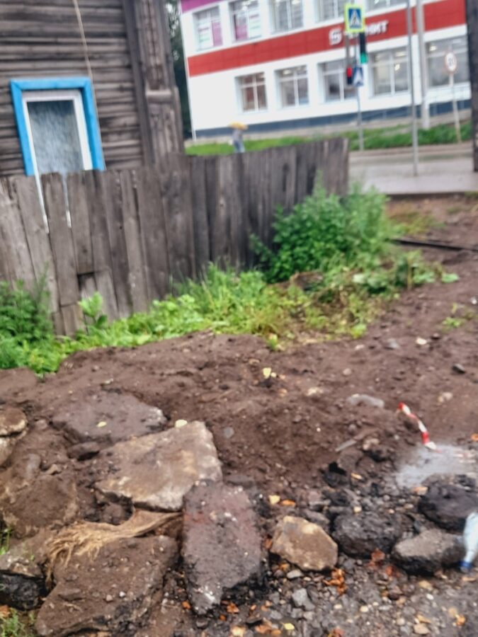 В Тверской области по всему городу разворочен асфальт