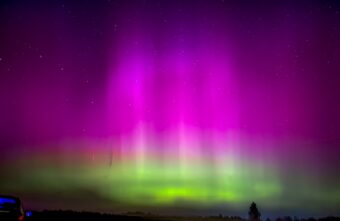 Жители Тверской области наблюдали в ночном небе яркое северное сияние