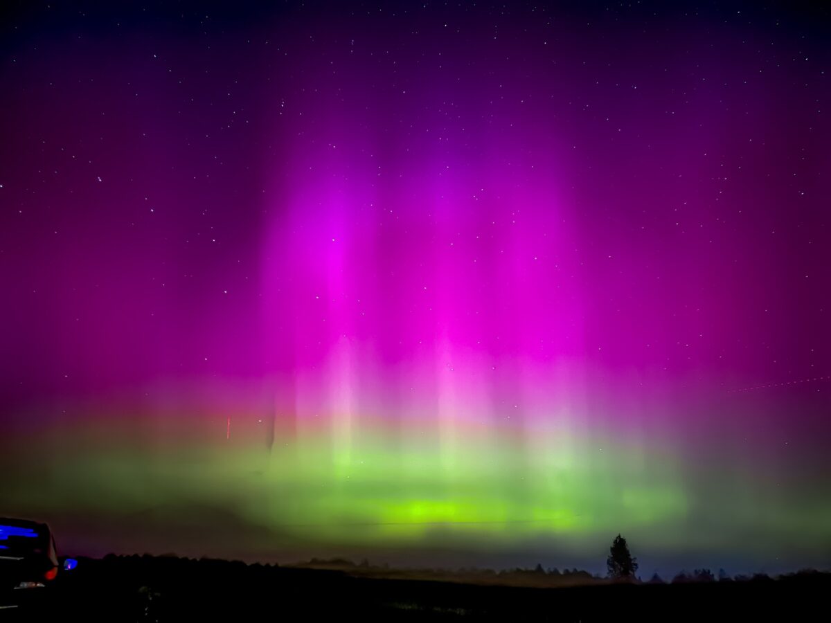 Жители Тверской области наблюдали в ночном небе яркое северное сияние