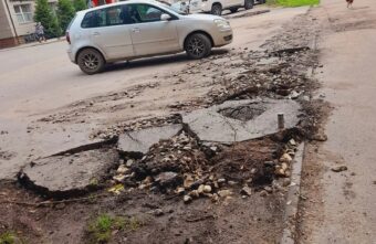 В Тверской области по всему городу разворочен асфальт В Тверской области по всему городу разворочен асфальт
